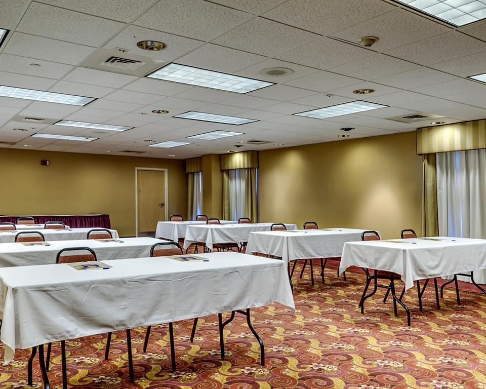 Comfort Inn & Suites York Extérieur photo