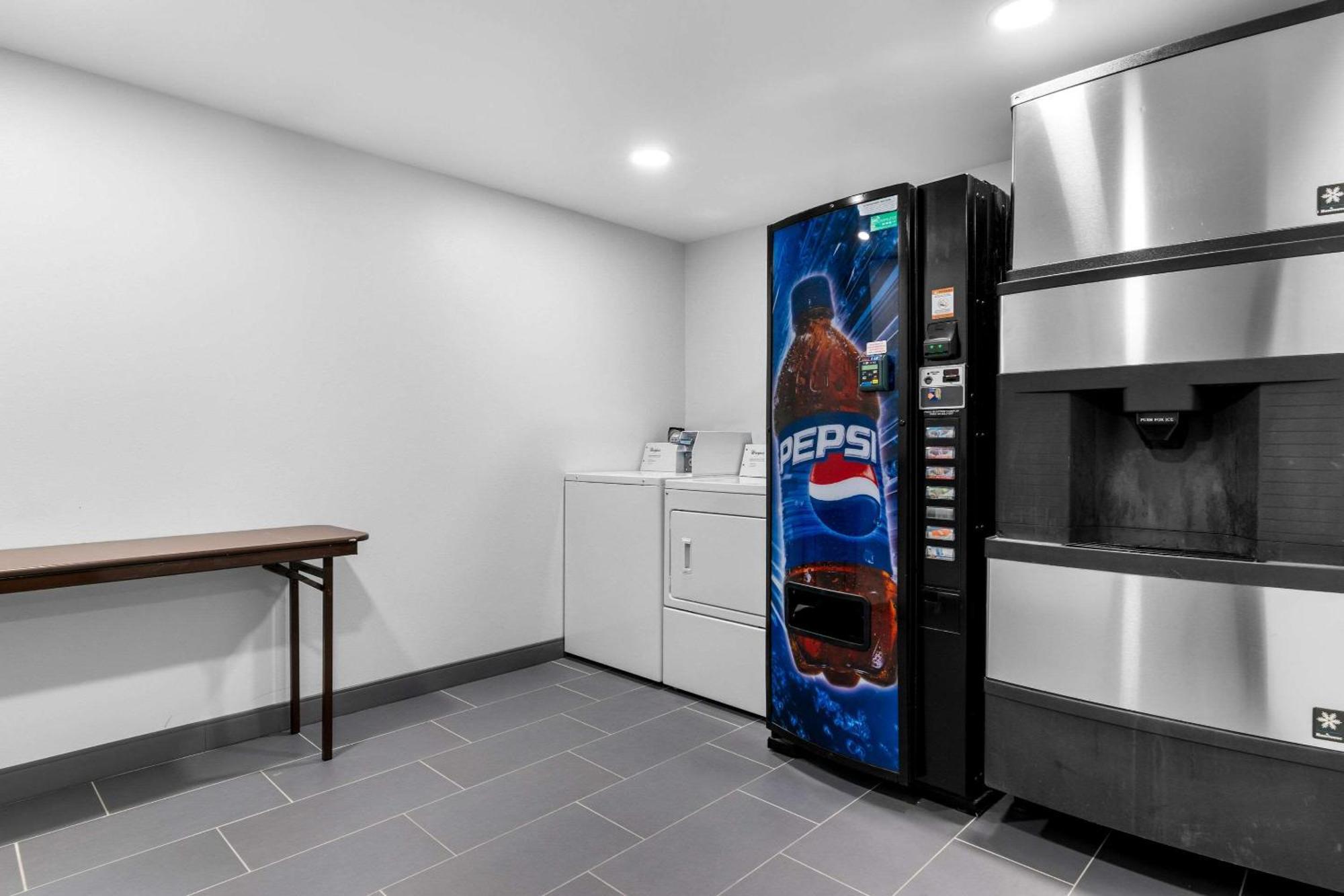 Comfort Inn & Suites York Extérieur photo