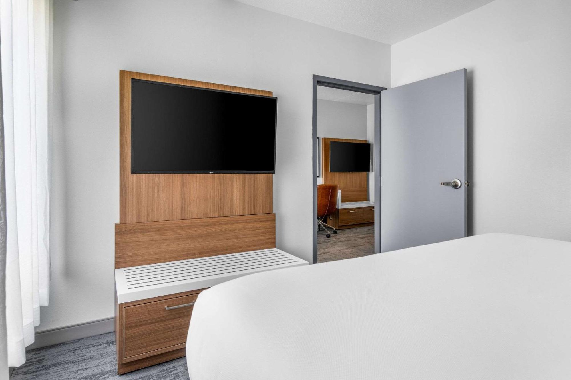 Comfort Inn & Suites York Extérieur photo