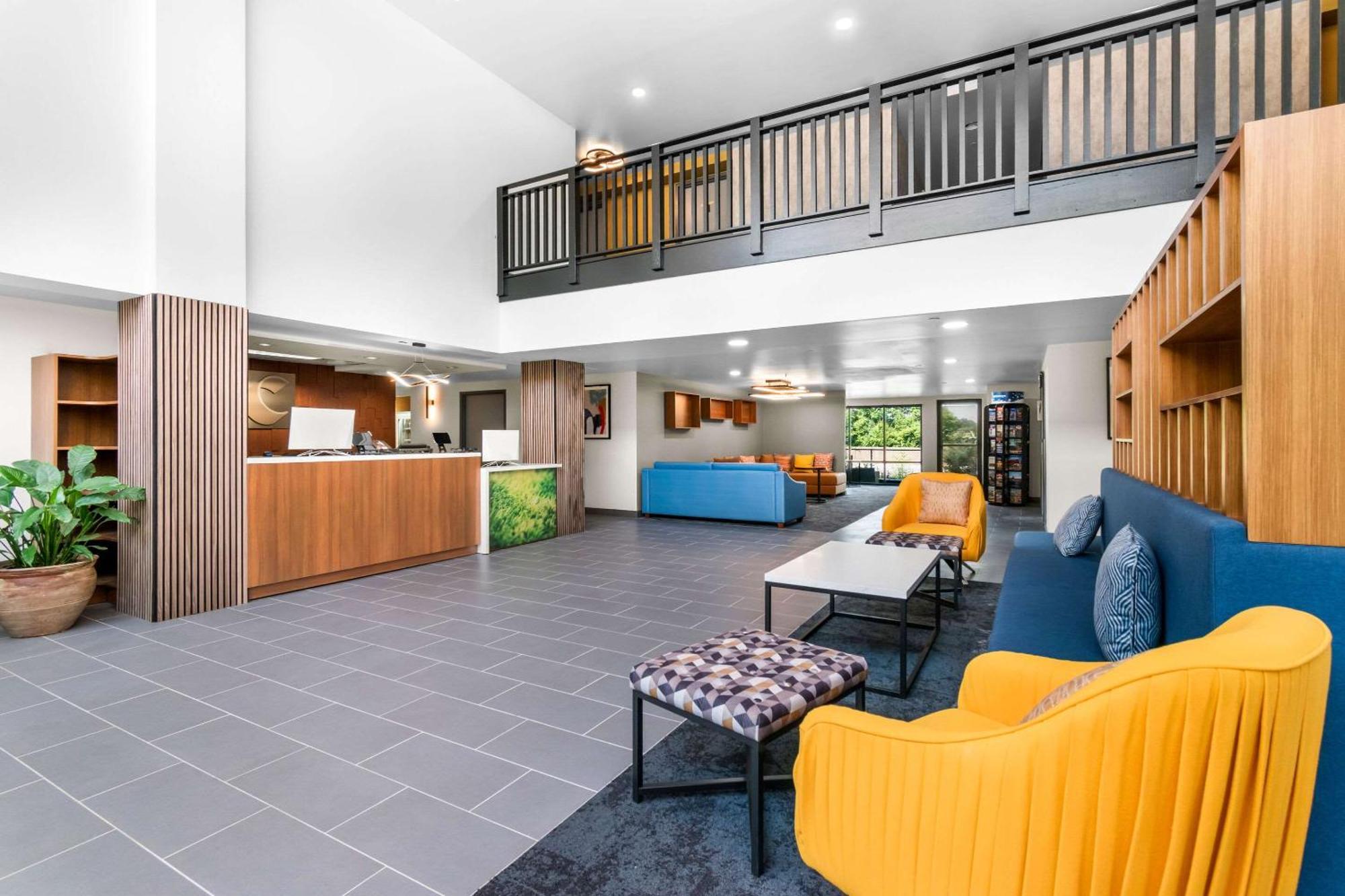 Comfort Inn & Suites York Extérieur photo