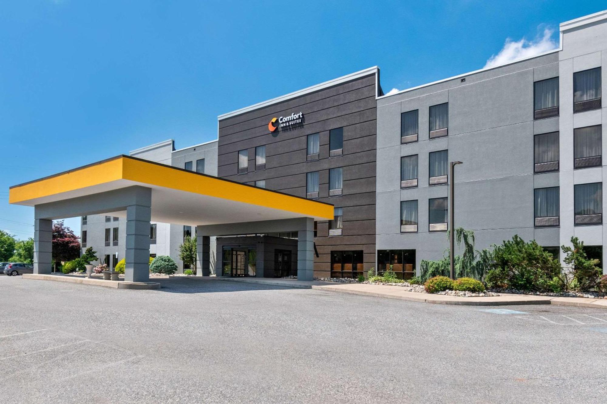Comfort Inn & Suites York Extérieur photo