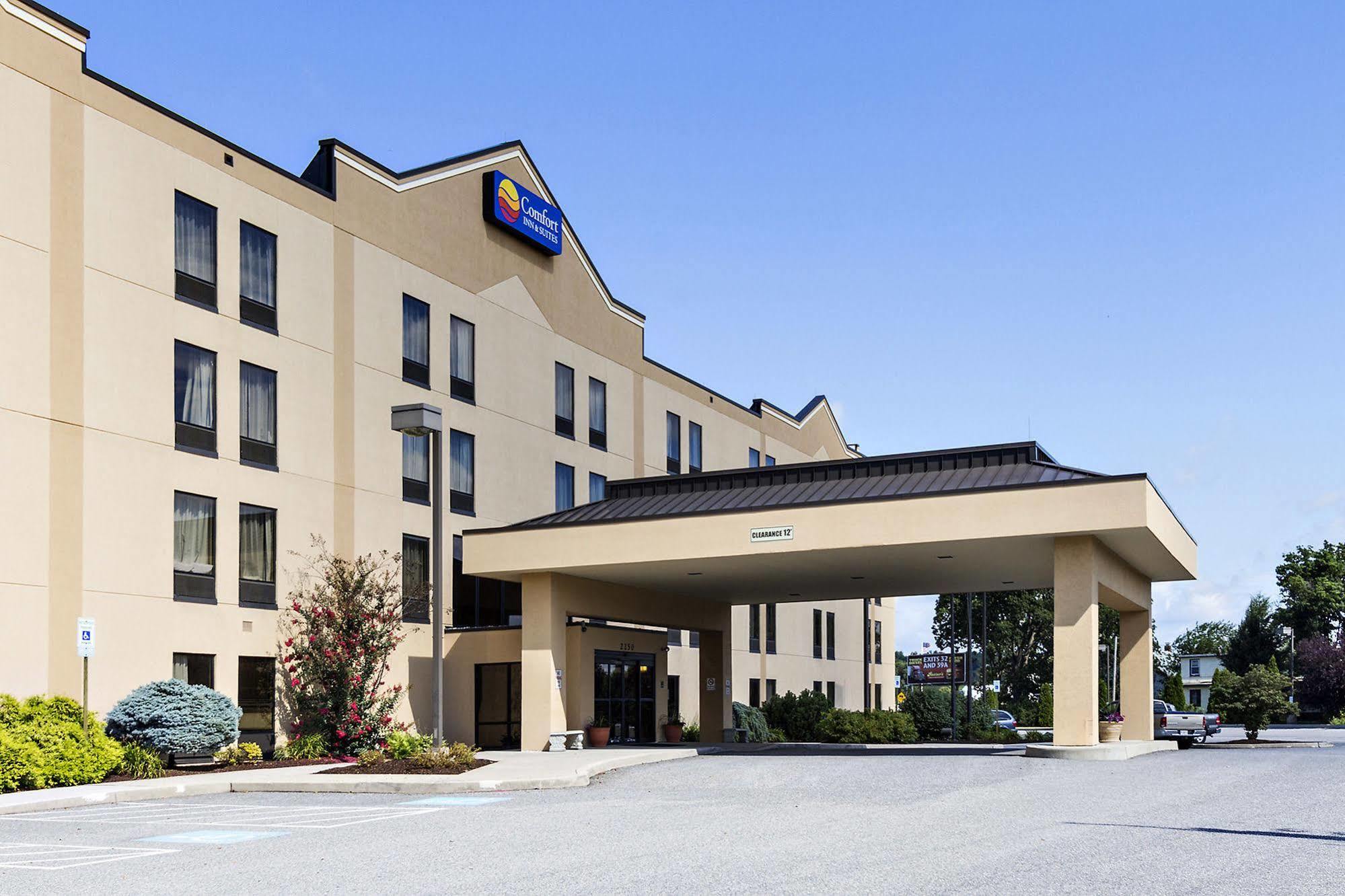 Comfort Inn & Suites York Extérieur photo