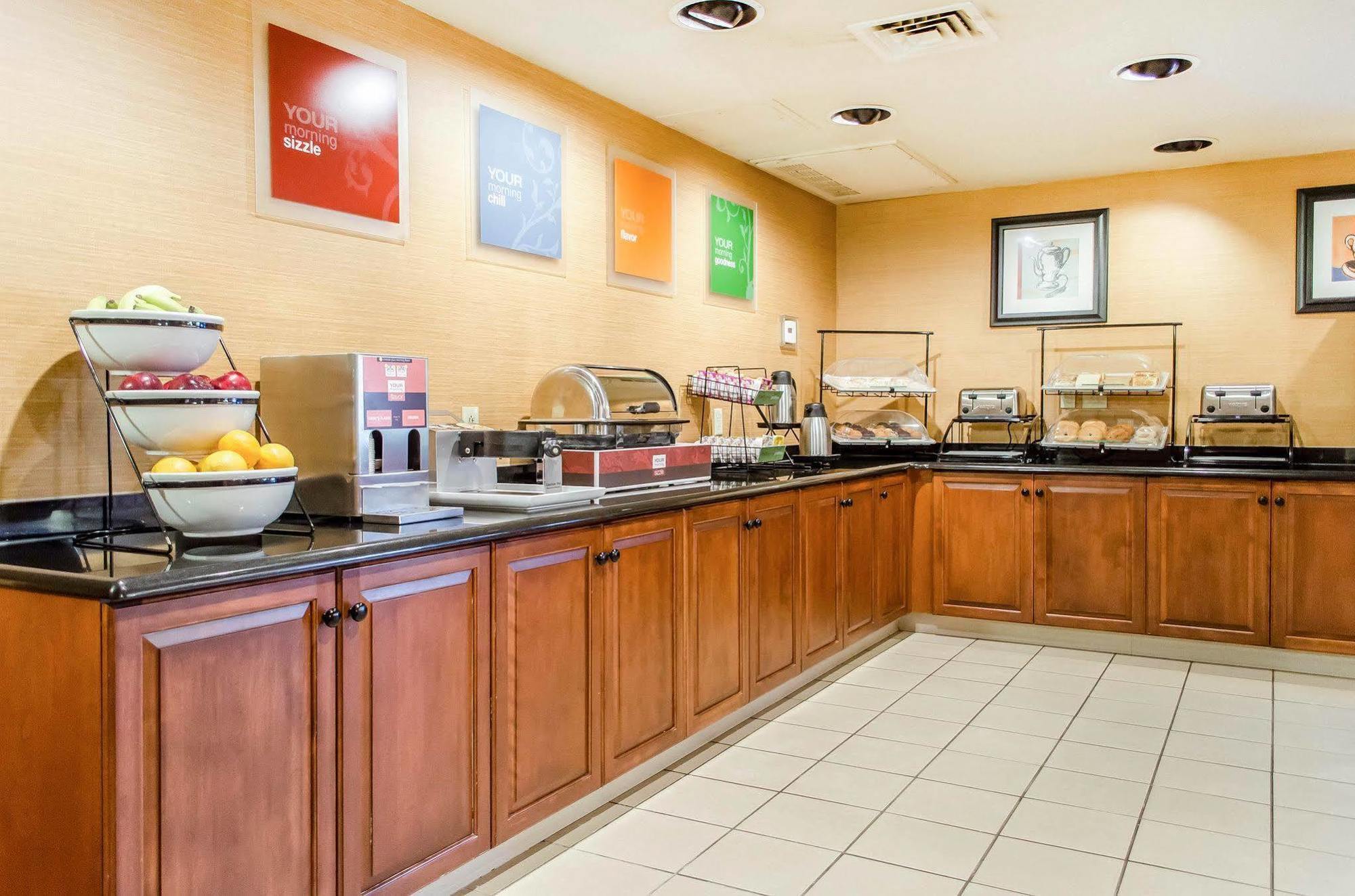 Comfort Inn & Suites York Extérieur photo