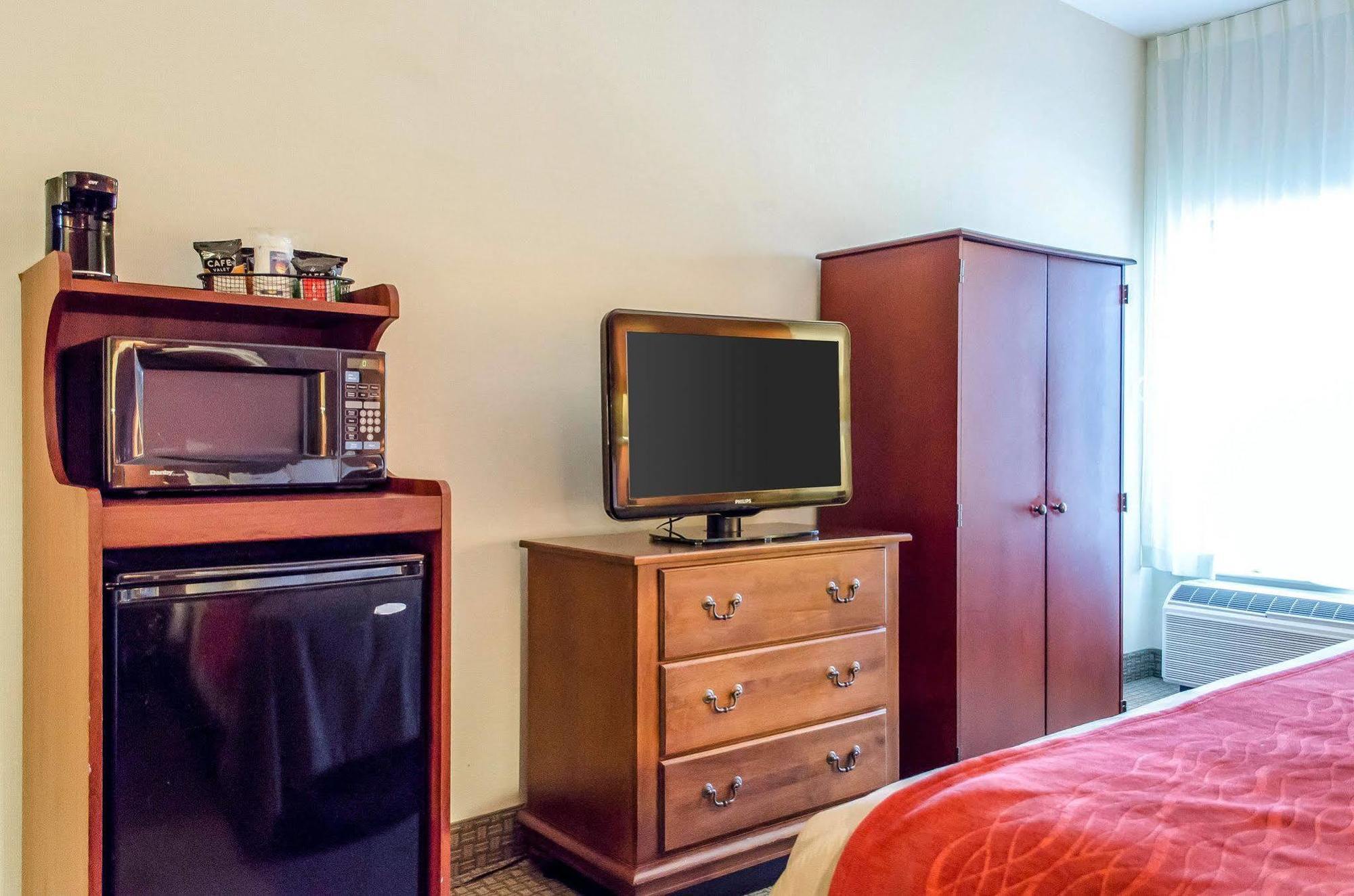 Comfort Inn & Suites York Extérieur photo